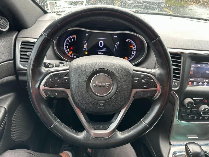 2018 Jeep Grand Cherokee Laredo photo 2