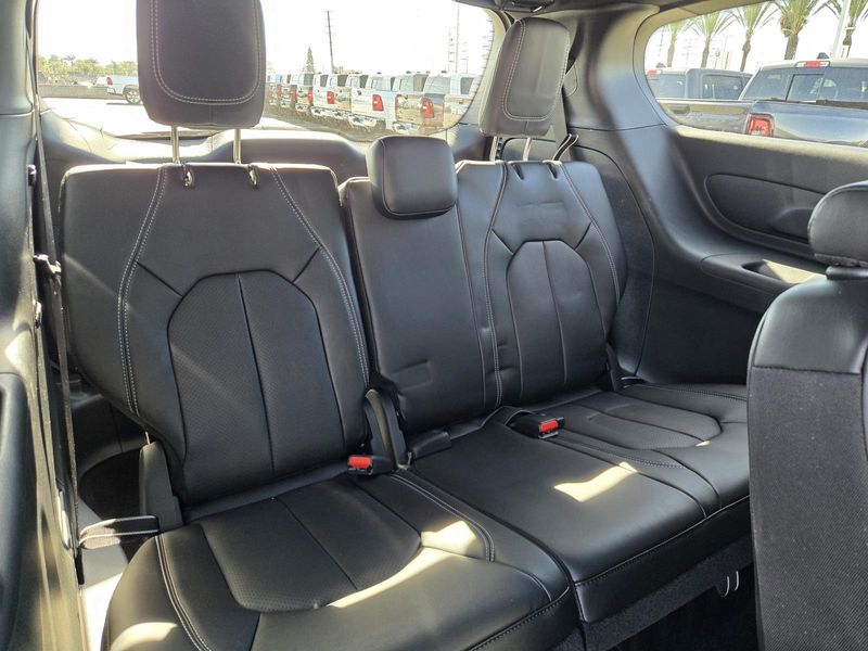 New 2026 Chrysler Pacifica Select