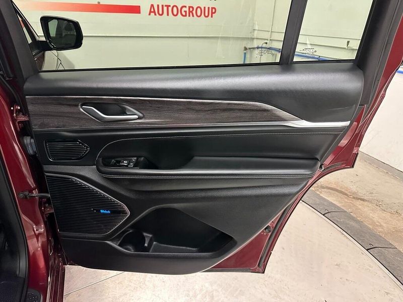 2021 Jeep Grand Cherokee L OverlandImage 32