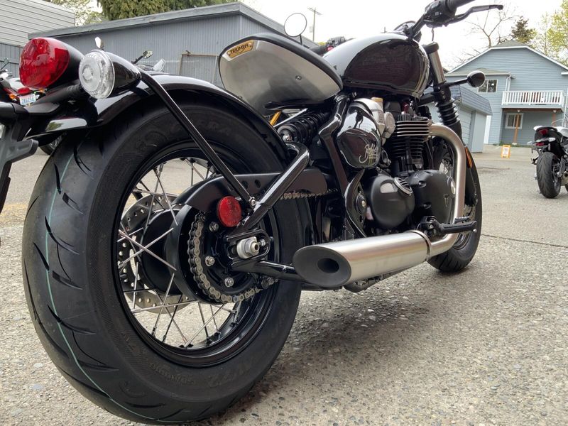 2025 Triumph BONNEVILLE BOBBER