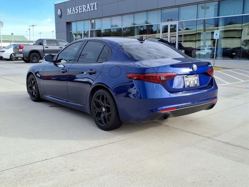 Used 2022 Alfa Romeo Giulia TiImage 9