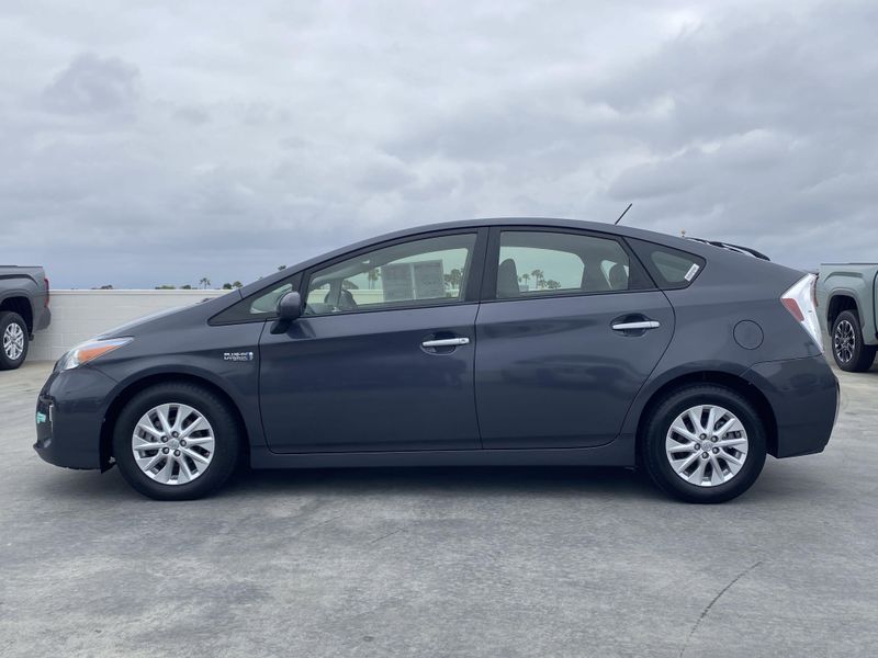 2014 Toyota Prius Plug-In BaseImage 7
