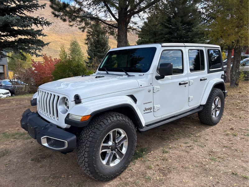 2018 Jeep Wrangler Unlimited Sahara photo 2