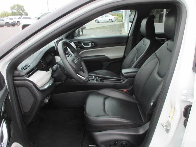 Used 2024 Jeep Compass LimitedImage 16