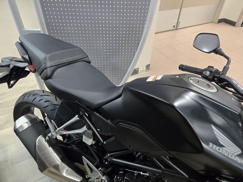 2025 Honda CB300R MATTE BLACK METALLICImage 8