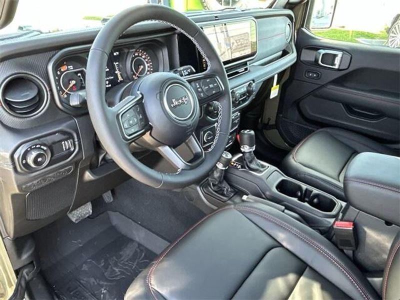 New 2025 Jeep Wrangler 4-door RubiconImage 15