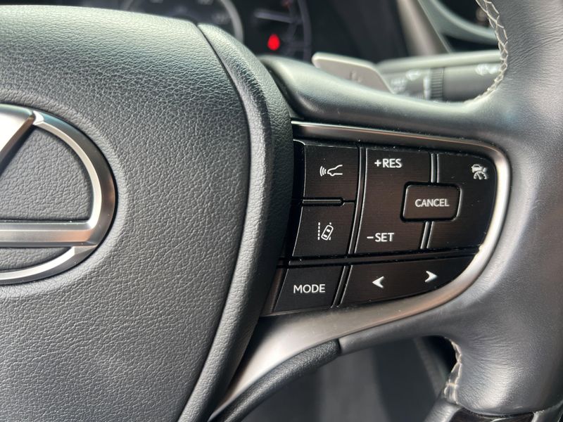 2019 Lexus ES 300hImage 12