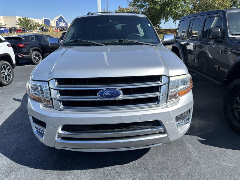 2017 Ford Expedition Platinum photo 2