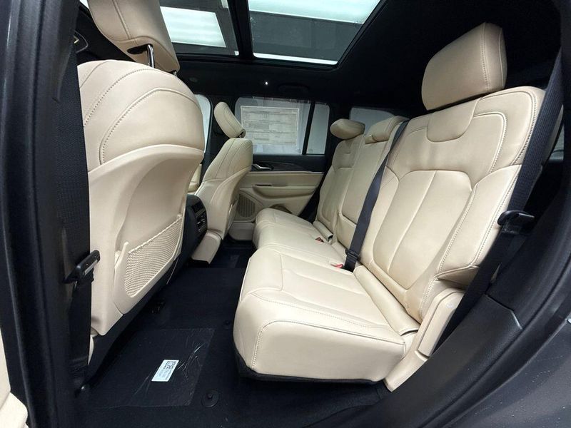 New 2025 Jeep Grand Cherokee Limited 4x4Image 14