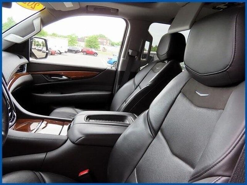 2020 Cadillac Escalade Premium LuxuryImage 15