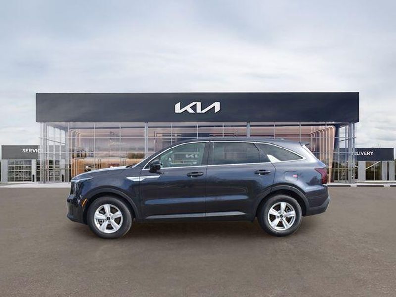 New 2025 Kia Sorento LXImage 7