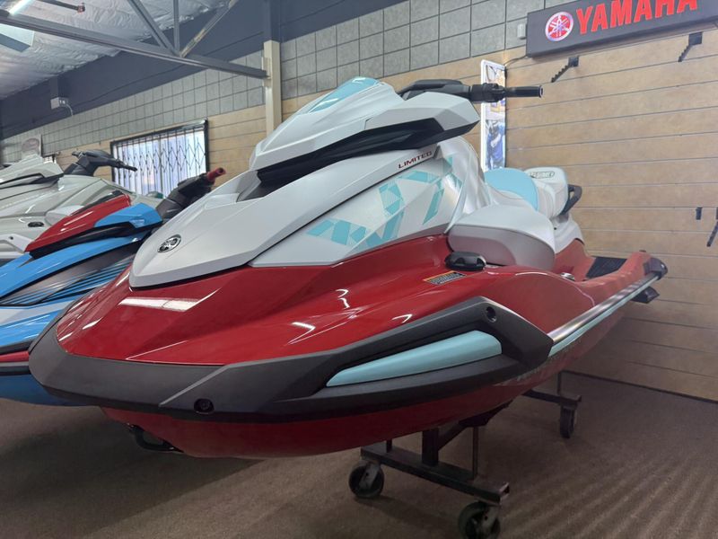 2025 Yamaha VX LIMITED Image 2