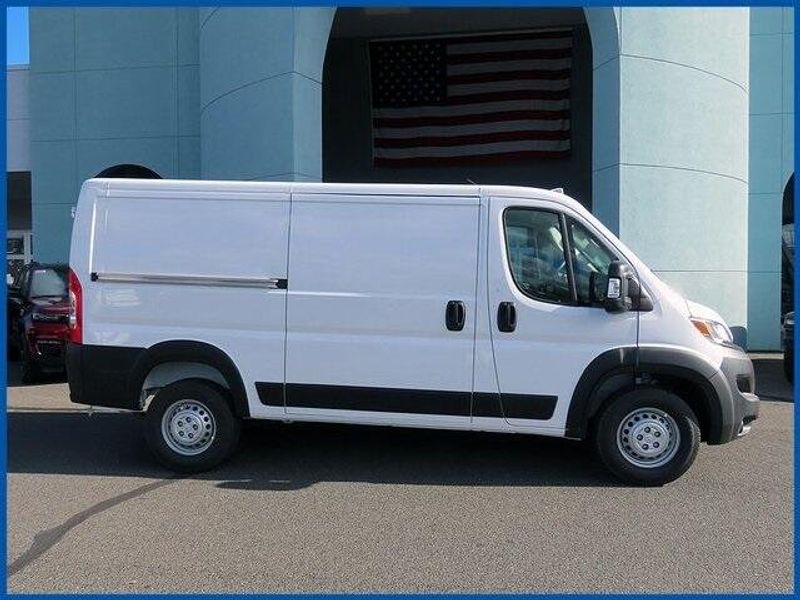 2025 RAM ProMaster Low RoofImage 2