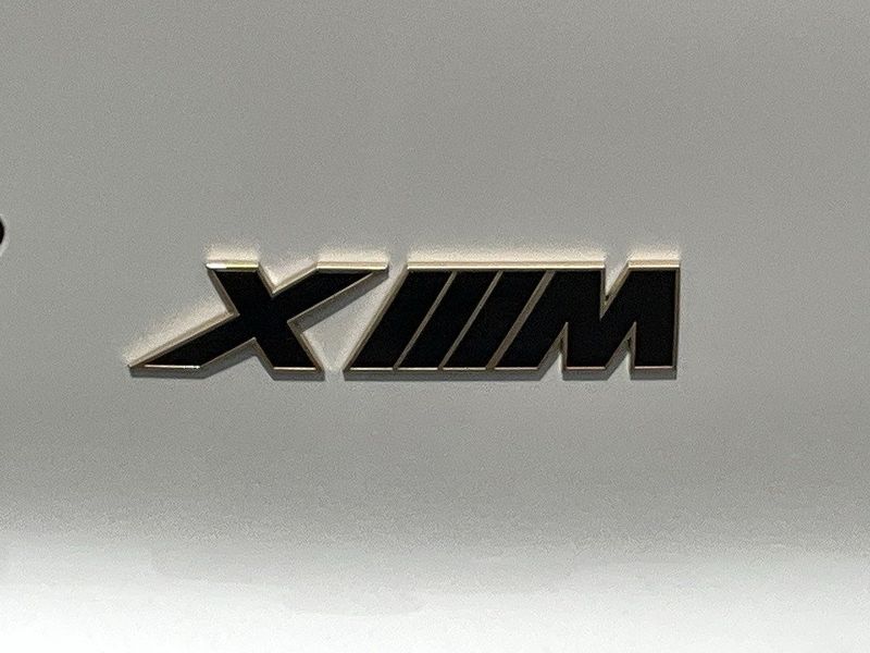 2024 BMW XM BaseImage 13