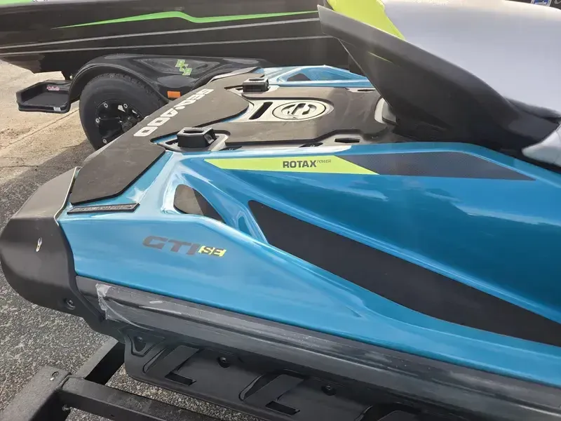 2025 SEADOO GTI SE 170 WITH SOUND SYSTEM IDF TEAL BLUE AND MANTA GREEN Image 5