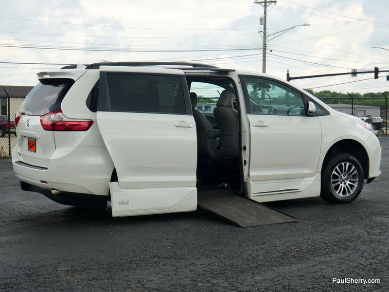 Used 2020 Toyota Sienna XLEImage 9