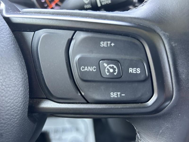 2022 Jeep Gladiator Willys photo 21