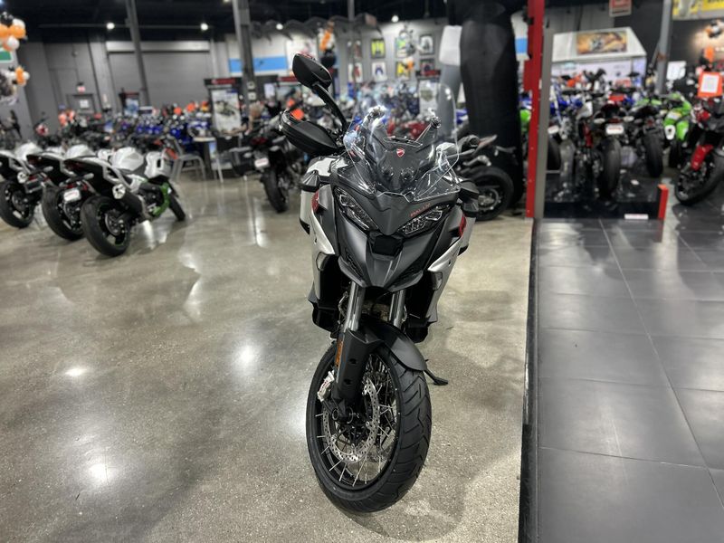 New 2025 Ducati MULTISTRADA V4 RALLY TRAVEL & RADAR SPOKED WHEELS Image 15