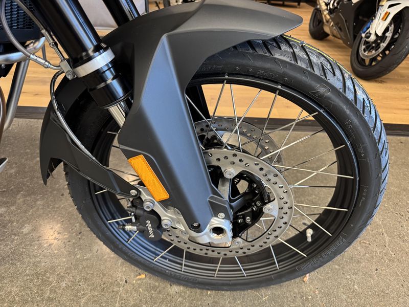 2025 BMW F 900 GS Adventure - WHITE ALUMINUM METALLIC MATTE 