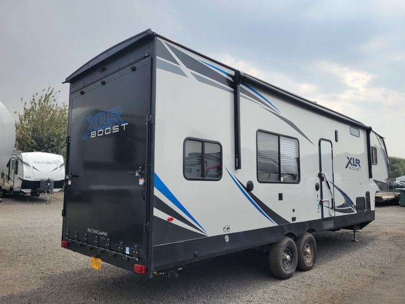 Used 2022 FOREST RIVER BOOST M-32RZR14 Image 4