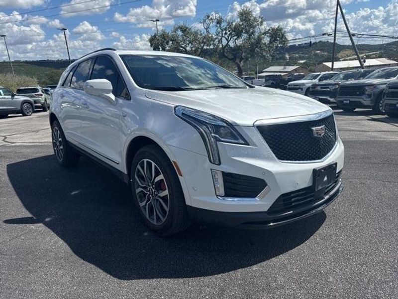 2023 Cadillac XT5 Sport photo 3