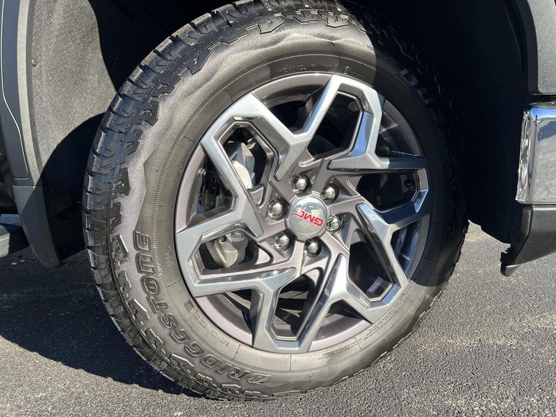 2025 Gmc Sierra 1500 SLT photo 2