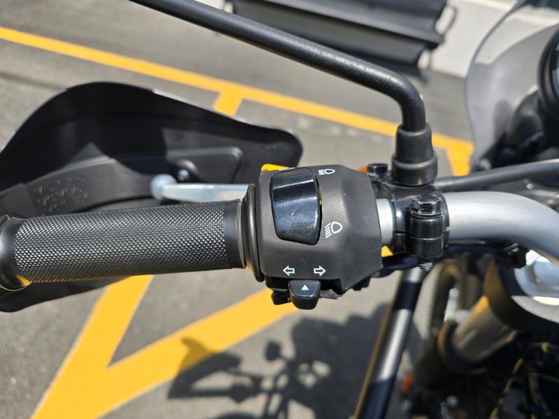 Used 2023 Royal Enfield Himalayan Image 9
