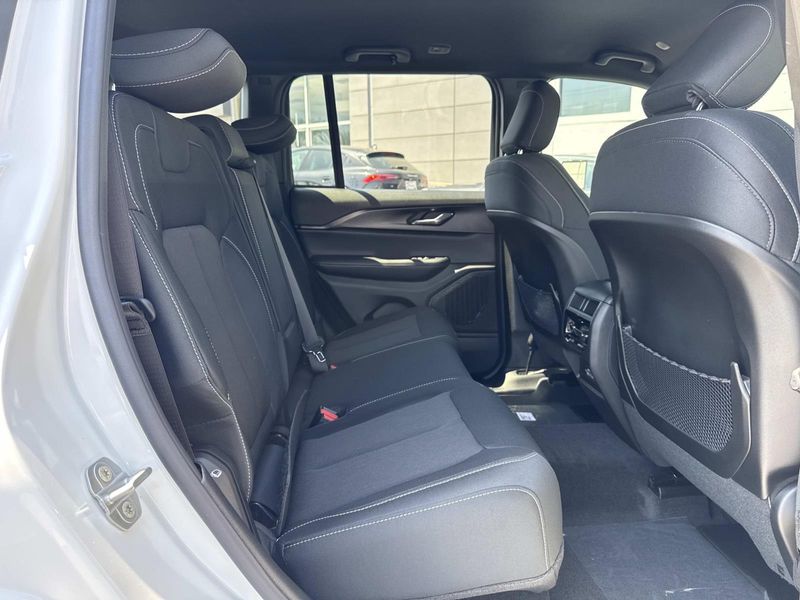 New 2026 Jeep Grand Cherokee Laredo 4x2