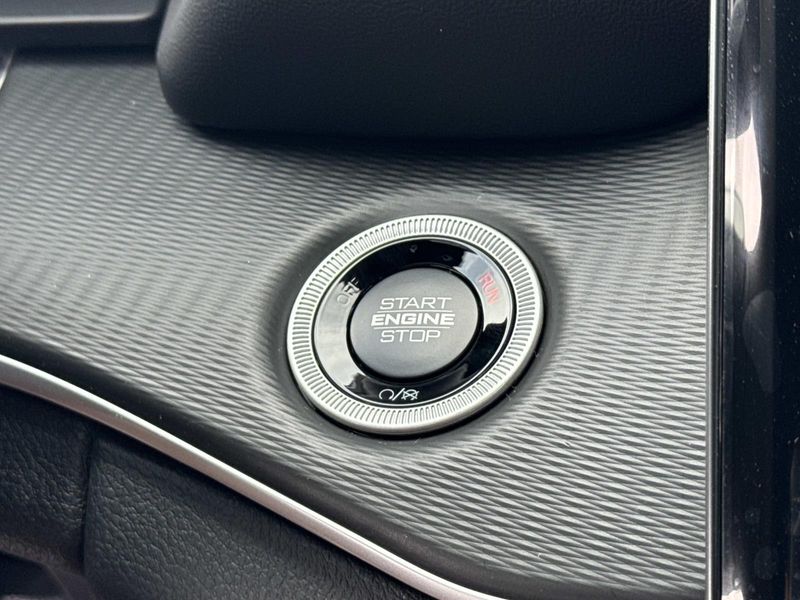 New 2026 Jeep Grand Cherokee Laredo 4x2
