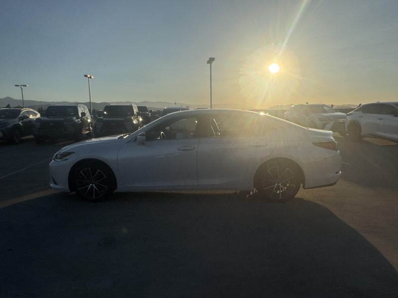 Used 2024 Lexus ES 350Image 6