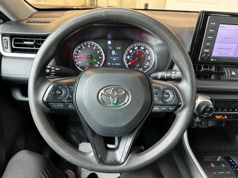 2022 Toyota RAV4 XLEImage 2
