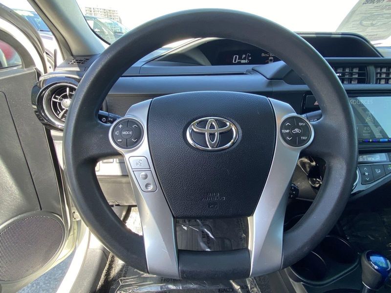 2015 Toyota Prius c TwoImage 25