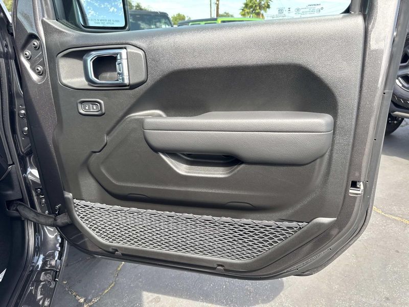 New 2026 Jeep Gladiator Sport S 4x4