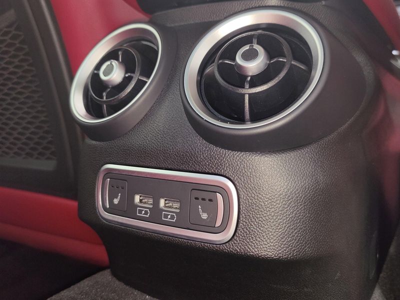 Used 2022 Alfa Romeo Giulia Veloce Premium AWD w/Sunroof/navImage 17