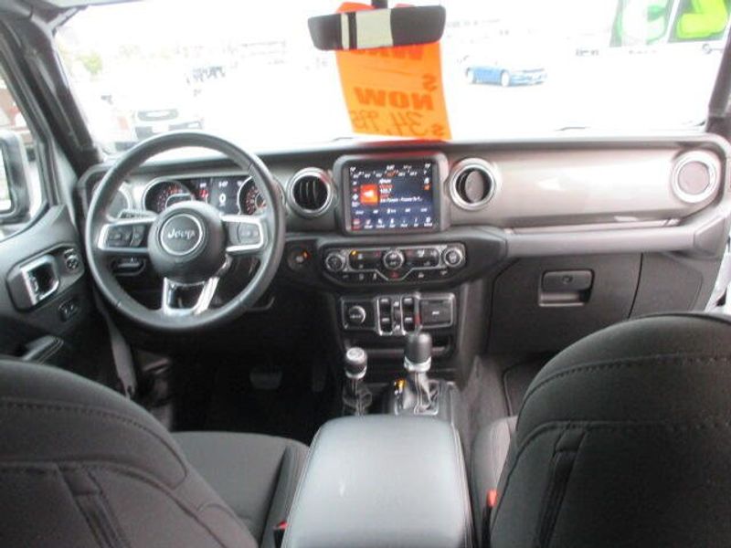 Used 2023 Jeep Gladiator OverlandImage 28