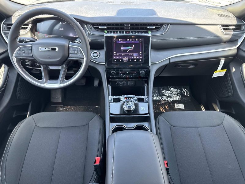 New 2026 Jeep Grand Cherokee L Laredo 4x2