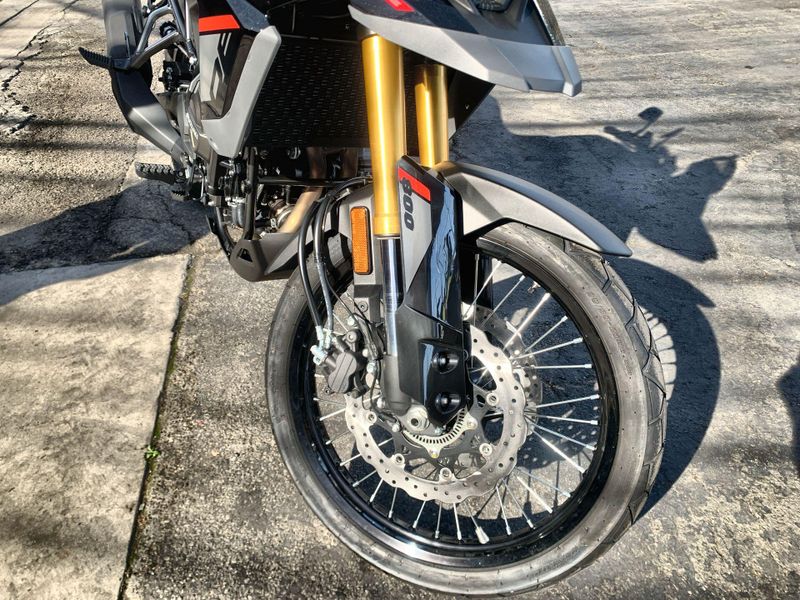 New 2025 Suzuki V-STROM 800DE Image 16