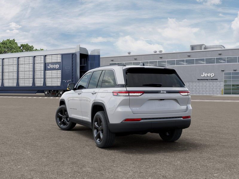 New 2026 Jeep Grand Cherokee Limited 4x4Image 3