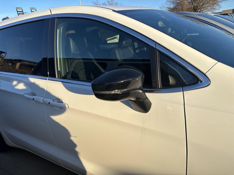 New 2026 Chrysler Pacifica SelectImage 4