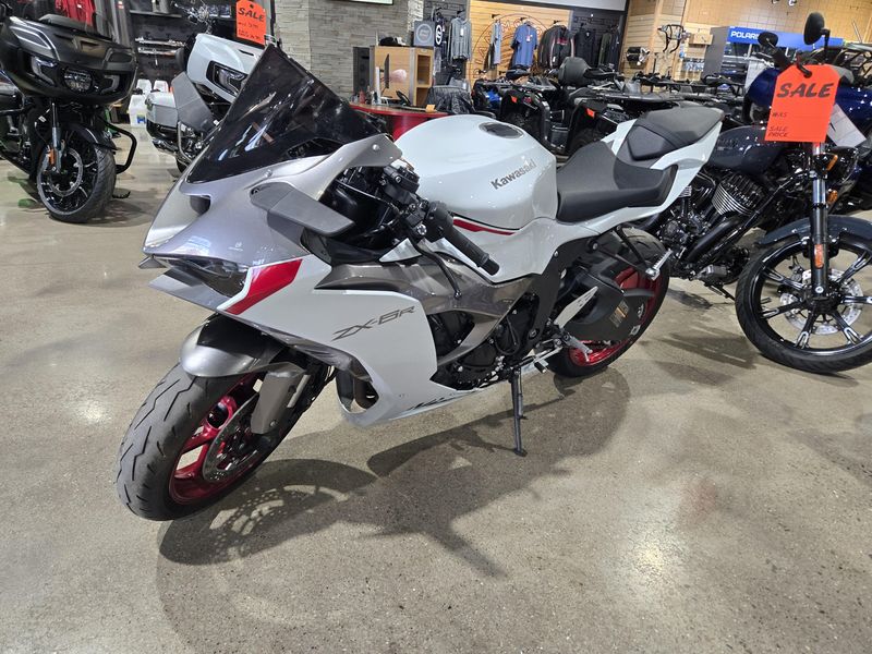 USED 2025 KAWASAKI NINJA ZX6R BASE Image 2