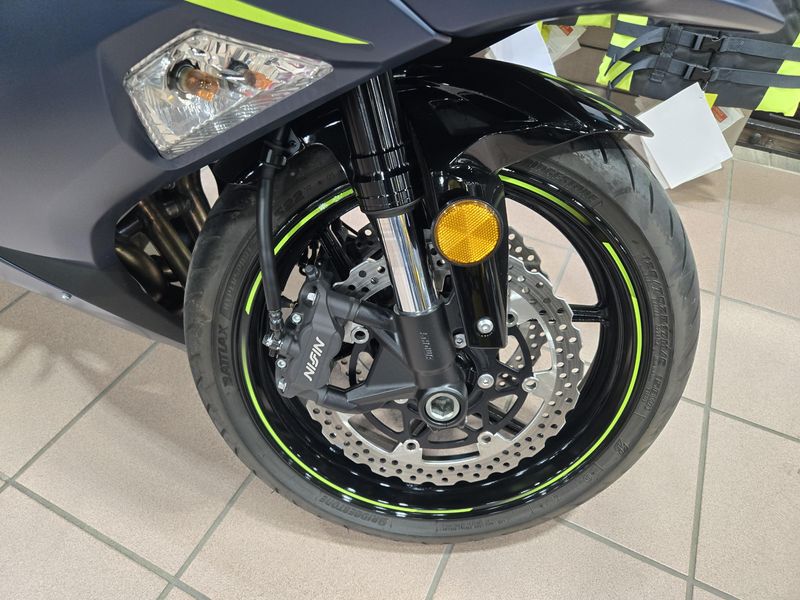 2023 Kawasaki NINJA ZX6R BASEImage 10