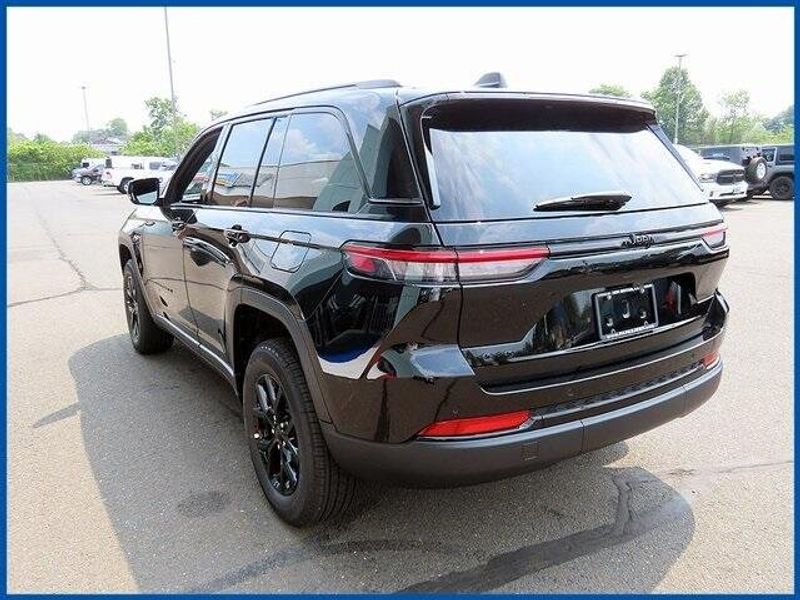 2025 Jeep Grand Cherokee Image 5