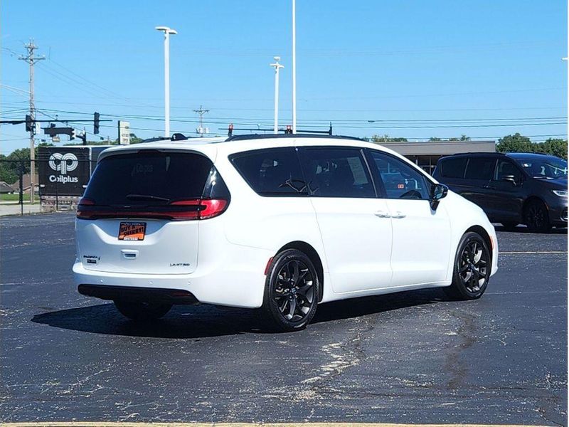 Used 2025 Chrysler Pacifica Limited S