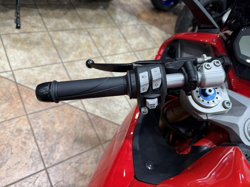 2020 Ducati SUPERSPORT S Image 2