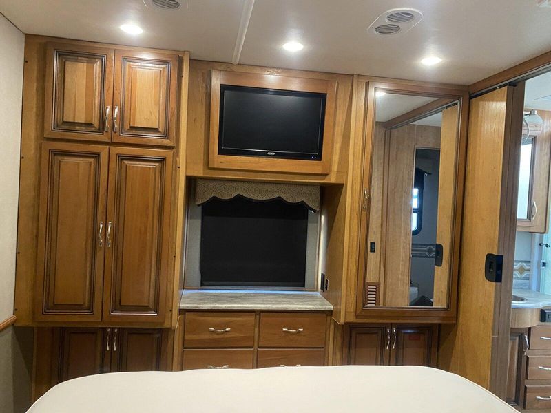 Used 2016 HOLIDAY RAMBLER VACATIONER 34ST MOTOR HOME Image 36