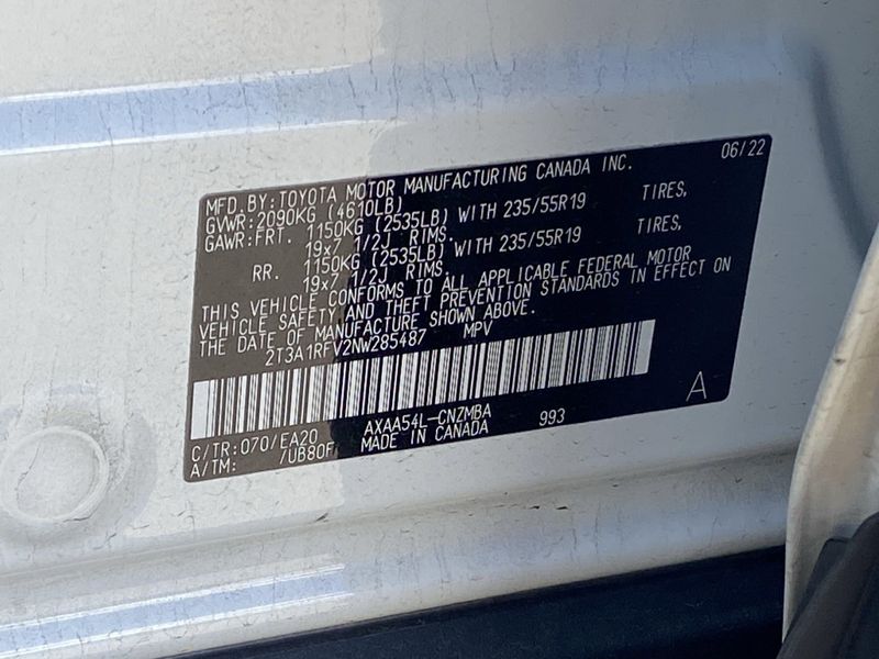 2022 Toyota RAV4 XLE PremiumImage 8