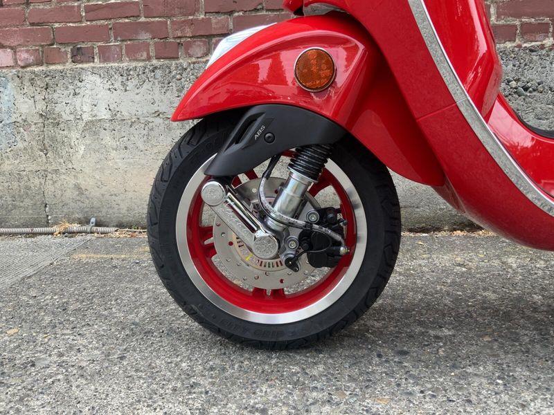 New 2027 Vespa PRIMAVERA 150 RED 