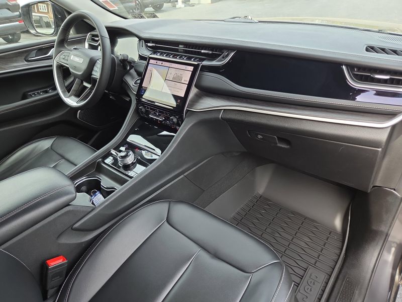 2023 Jeep Grand Cherokee Base photo 17