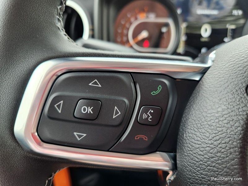 2025 Jeep Wrangler 4-door SaharaImage 32