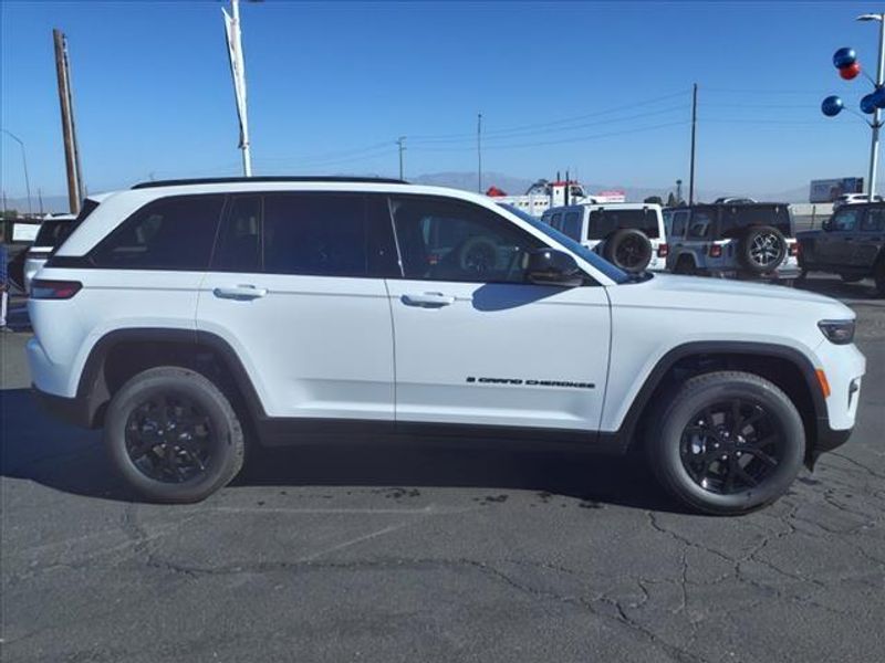 2025 Jeep Grand Cherokee Altitude XImage 6